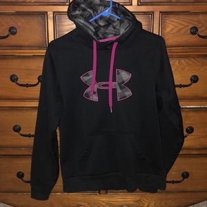 Women’s UA sweatshirt